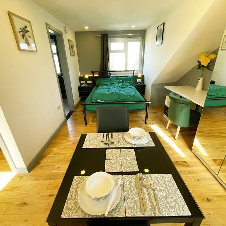 New Look, 7 Minutes To Station, 20 Minutes To Central London Streatham Vale Exterior photo