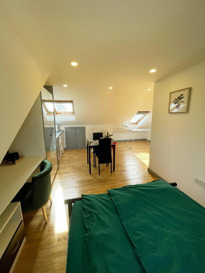 New Look, 7 Minutes To Station, 20 Minutes To Central London Streatham Vale Exterior photo