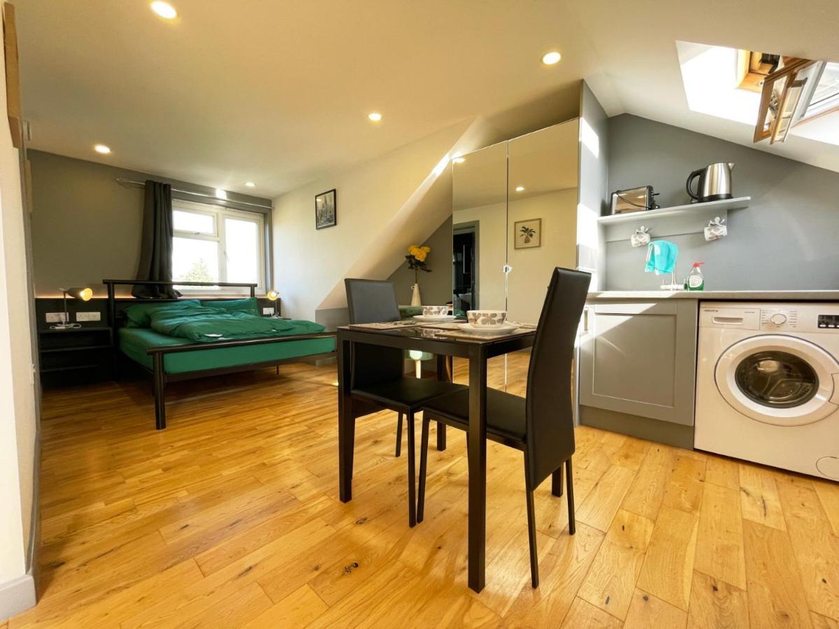 New Look, 7 Minutes To Station, 20 Minutes To Central London Streatham Vale Exterior photo
